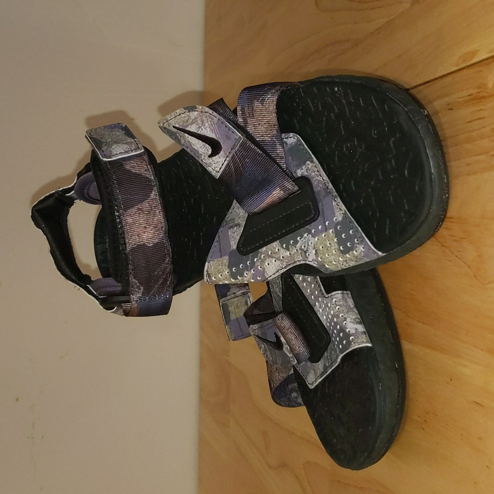Women's Nike Air Deschutz sandals
